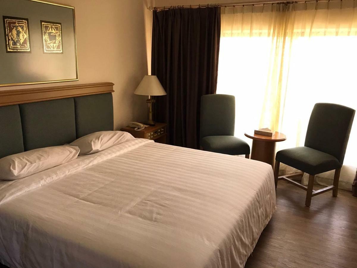 The Executive Hotel Lahad Datu Eksteriør bilde