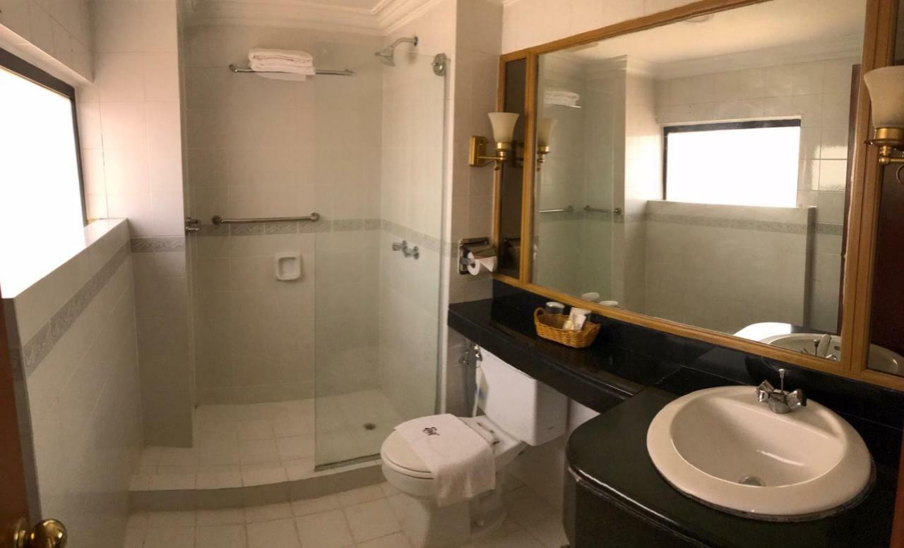 The Executive Hotel Lahad Datu Eksteriør bilde