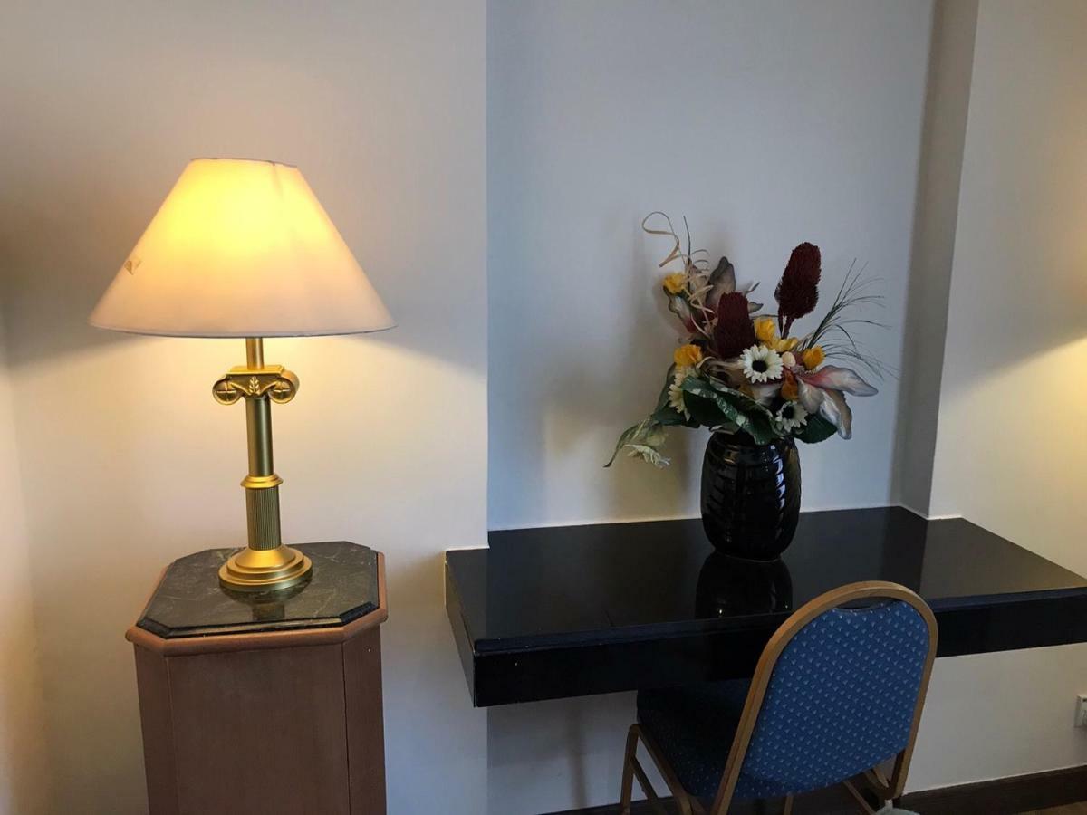 The Executive Hotel Lahad Datu Eksteriør bilde